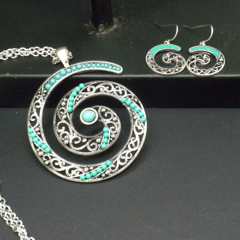 Unique Necklace Set Aqua Glass Bead
